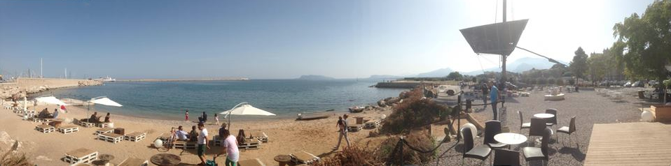 Panoramica del Nautoscopio e pallet in spiaggia